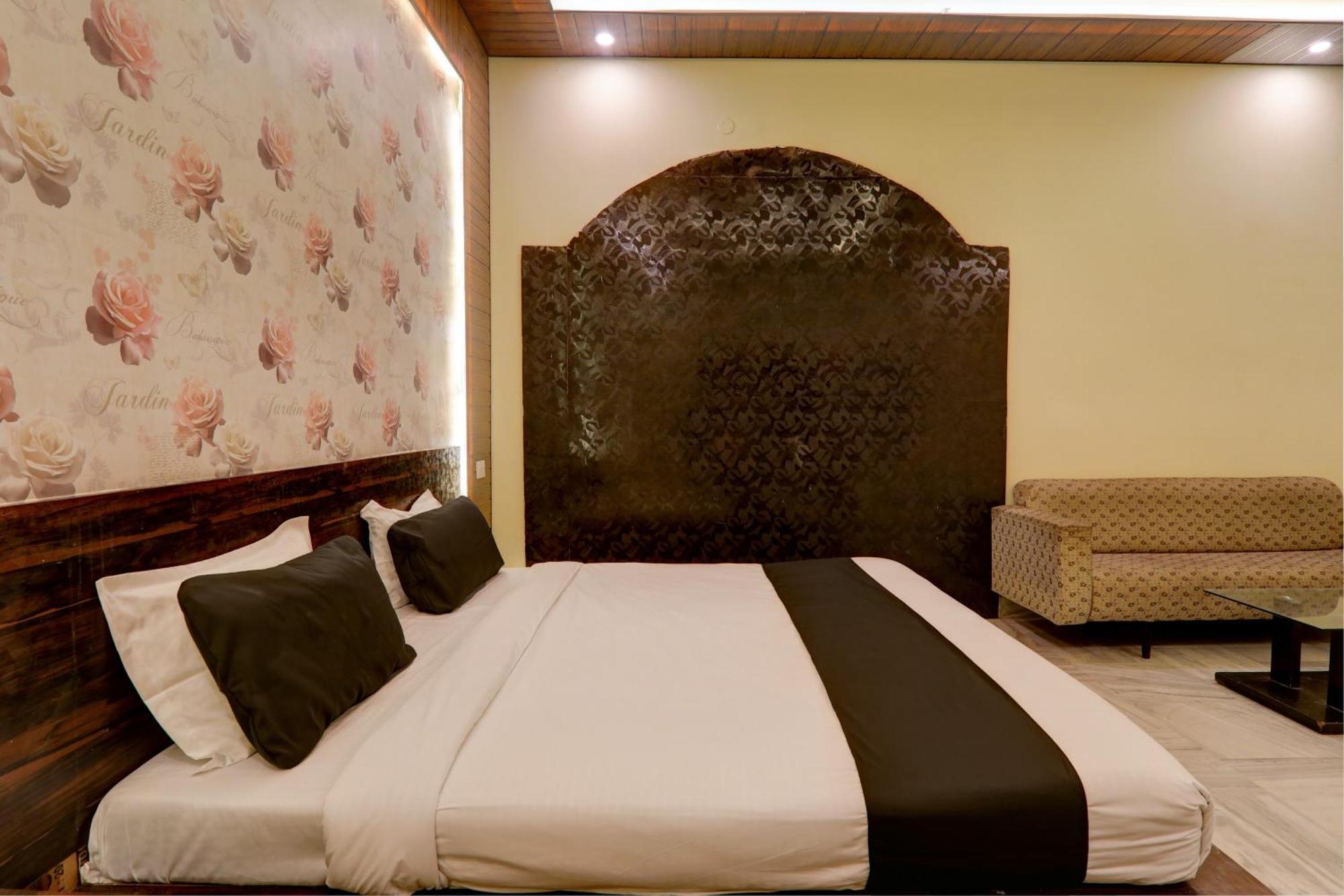 Hotel O Flagship Adbhut Moment Hotel Varanasi Dış mekan fotoğraf