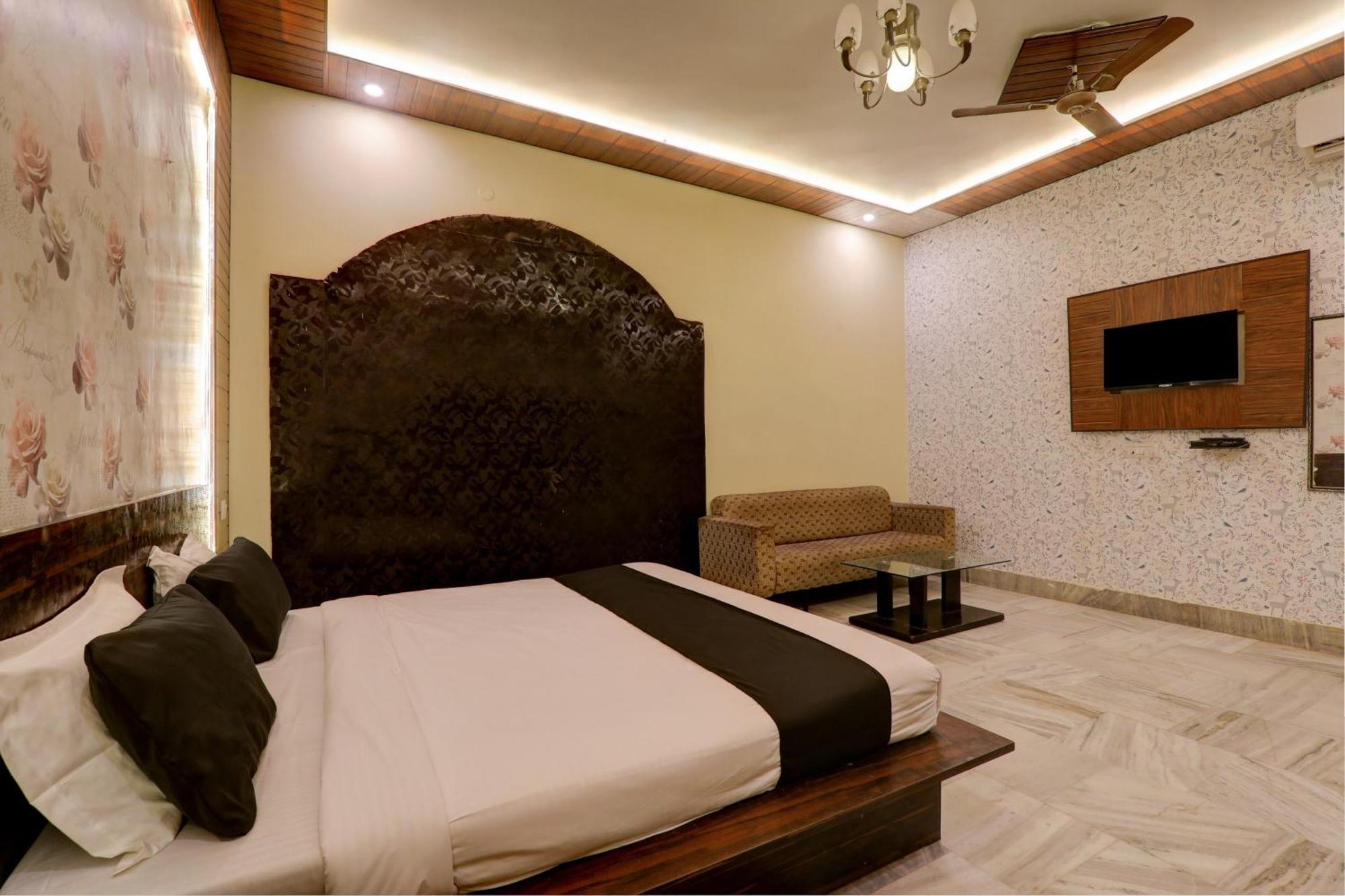 Hotel O Flagship Adbhut Moment Hotel Varanasi Dış mekan fotoğraf